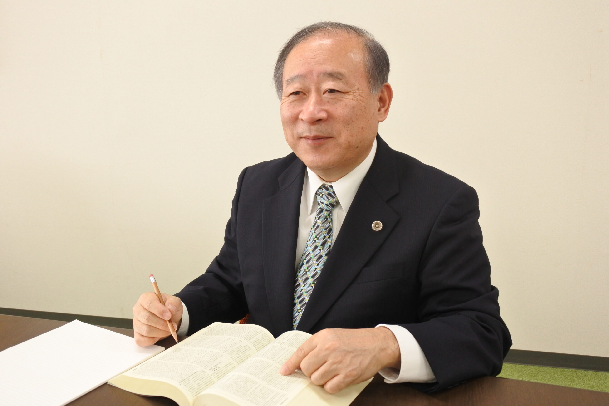 【川原 俊明】 弁護士歴45年の実績。有事の際はお任せ下さい。